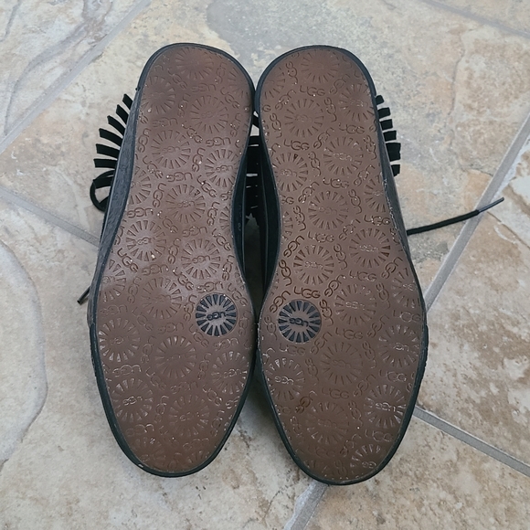UGG Arianni Suede Fringe Moccasin Sneaker (Size 7) - Picture 4 of 10